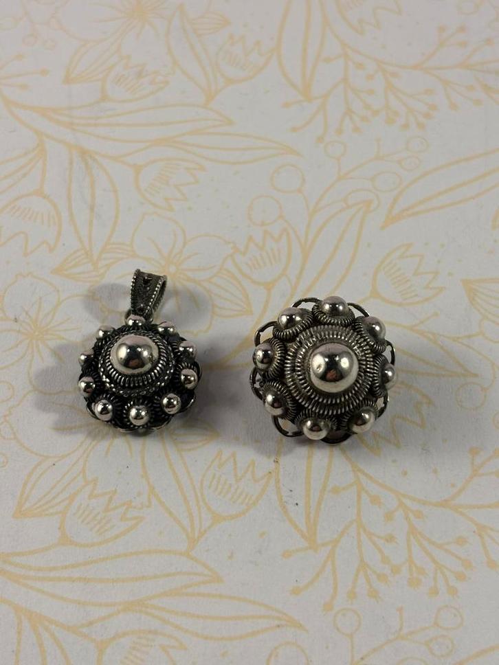 Lotje zilveren Zeeuwse knop, hanger en broche, Antiek en Kunst, Antiek | Goud en Zilver, Zilver, Ophalen of Verzenden
