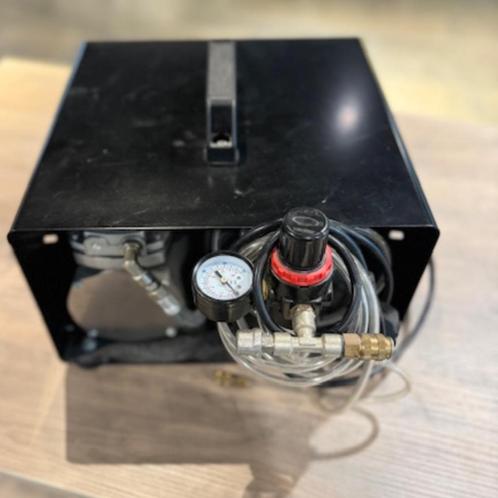 Werther TC108 Black Bull Professional Silent Air Compressor, Doe-het-zelf en Verbouw, Compressors, Gebruikt