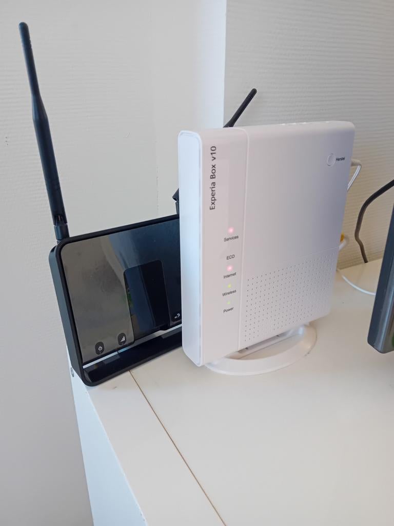 Modem en wifi versterker, Ophalen of Verzenden, Zo goed als nieuw