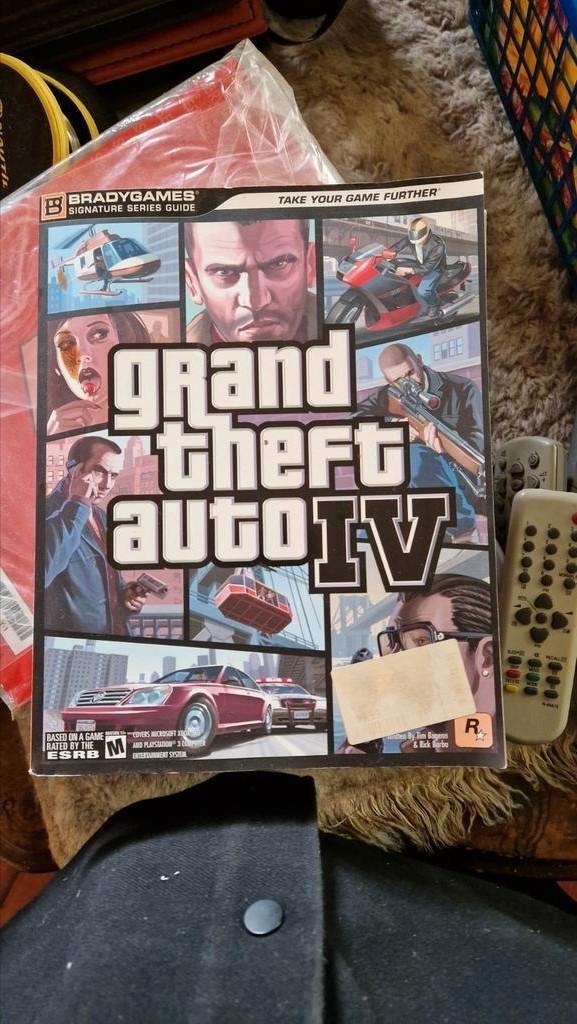 GTA IV Game Guide - BradyGames Signature Series (Zeldzaam!), Spelcomputers en Games, Games | Overige, Ophalen of Verzenden