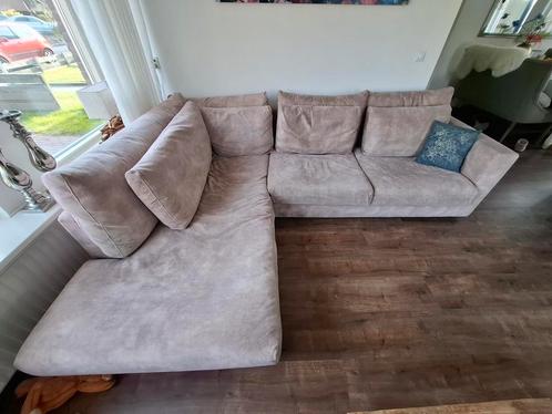 Hoekbank met eiland, loungebank Taupe, bruin, leuning rechts, Huis en Inrichting, Banken | Complete zithoeken, Zo goed als nieuw