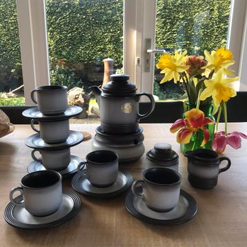 Oud servies hartsteingut grijs/bruin beschikbaar voor biedingen