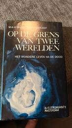 Op de grens van twee werelden, Gelezen, Ophalen of Verzenden, W A H Mulder Schalekamp