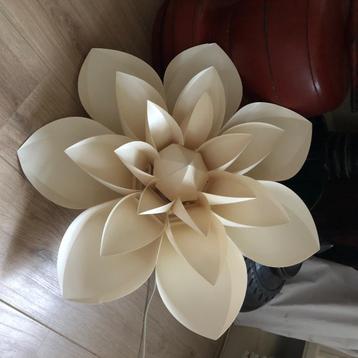 Lamp vintage Lotusbloem  beschikbaar voor biedingen