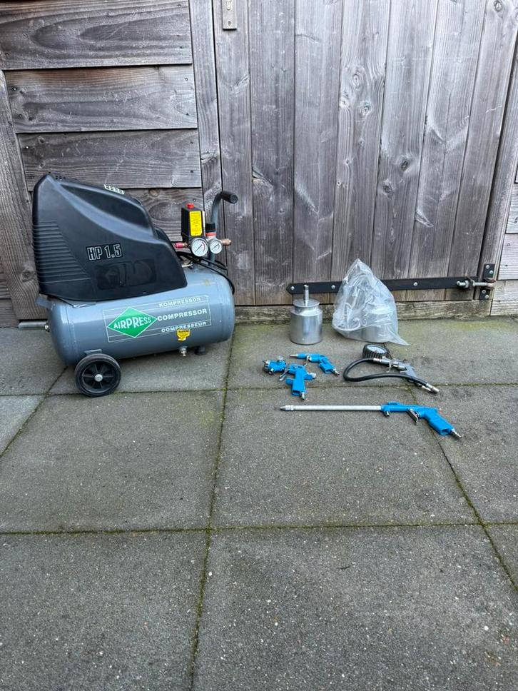 Compressor airpress, Doe-het-zelf en Verbouw, Compressors, Zo goed als nieuw, Minder dan 25 liter, Minder dan 200 liter/min, Olievrij