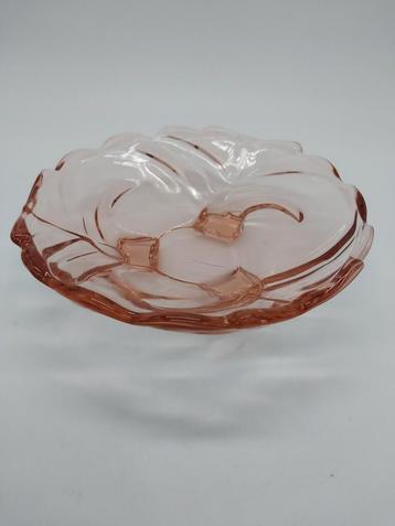 Roze Art Deco Schaaltje persglas beschikbaar voor biedingen