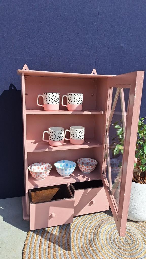 Oud roze vintage vitrinekastje, kastje met lades, hangkastje, Ophalen, Gebruikt, Met deur(en), Vintage