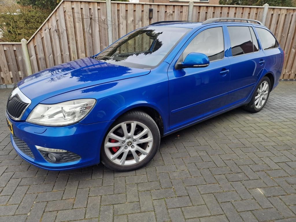 Skoda Octavia RS DSG. Leder, Dakje, Xenon. Stoelverwarming, Auto's, Skoda, Euro 5, Zwart, 4 cilinders, 1984 cc