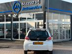 Toyota Aygo 1.0-12V Xcite White LUXE uitvoering airco leer z, Voorwielaandrijving, Gebruikt, 4 stoelen, Origineel Nederlands