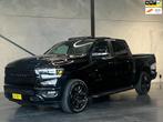 Dodge Ram 1500 5.7 V8 4x4 CrewCab Sport, Opendak,Grootscherm, Auto's, Dodge, Automaat, 5654 cc, Lichtsensor, Zwart