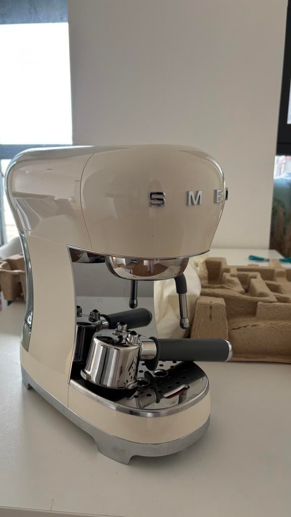 SMEG espressomachine (crème) – zo goed als nieuw + garantie, Witgoed en Apparatuur, Koffiezetapparaten, Ophalen, Zo goed als nieuw