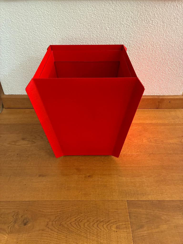 z.g.a.n. Gispen Binit prullenbak rood design, Ophalen of Verzenden, Zo goed als nieuw, Metaal, Minder dan 50 cm