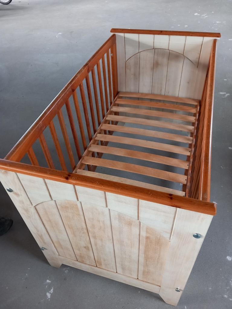 Ledikantje 2 kleurig, Kinderen en Baby's, Babywiegjes en Ledikanten, Ophalen, Gebruikt, Ledikant