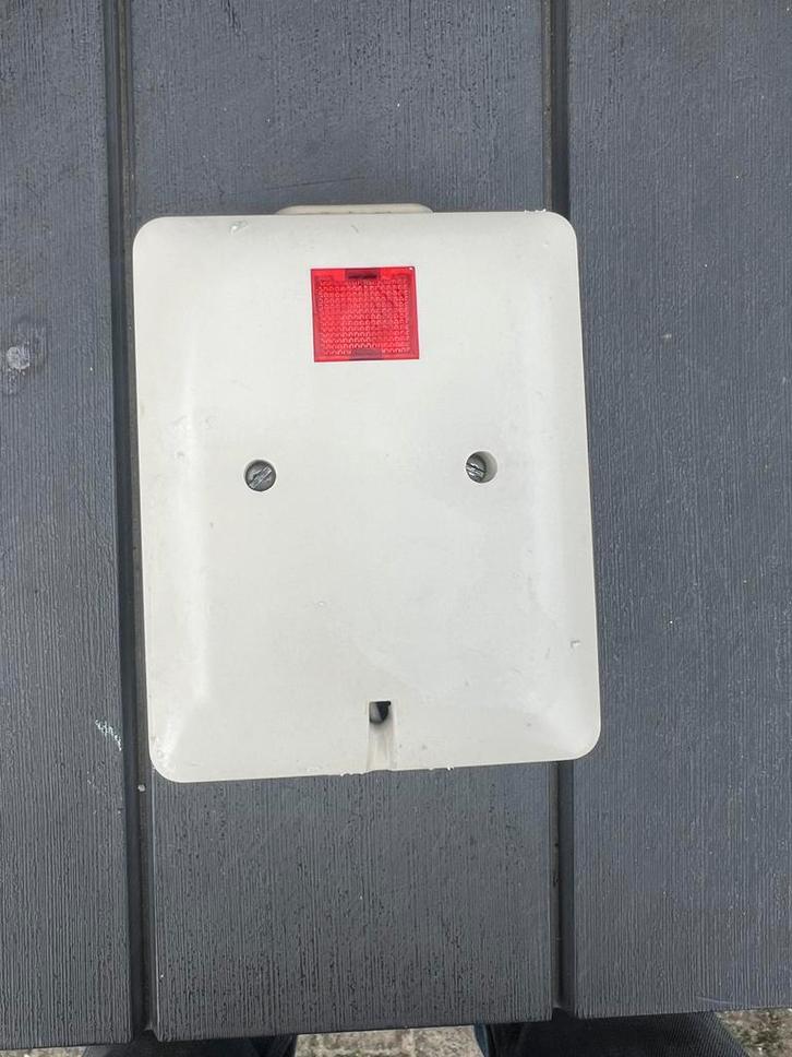 Badkamer schakelaar voor de wasmachine, Doe-het-zelf en Verbouw, Elektra en Kabels, Gebruikt, Schakelaar, Ophalen of Verzenden