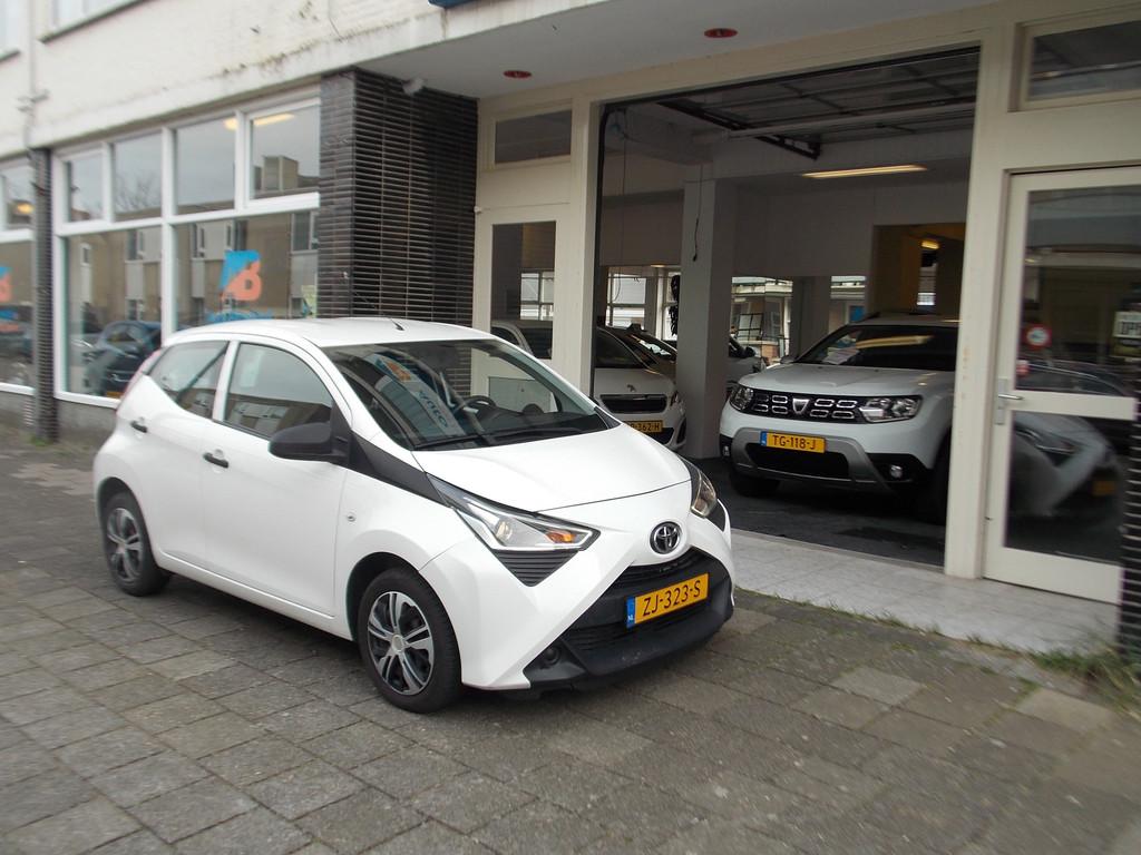 Toyota Aygo 1.0 VVT-i x-fun AIRCO 5 DEURS (bj 2019), Voorwielaandrijving, Gebruikt, Euro 6, 4 stoelen