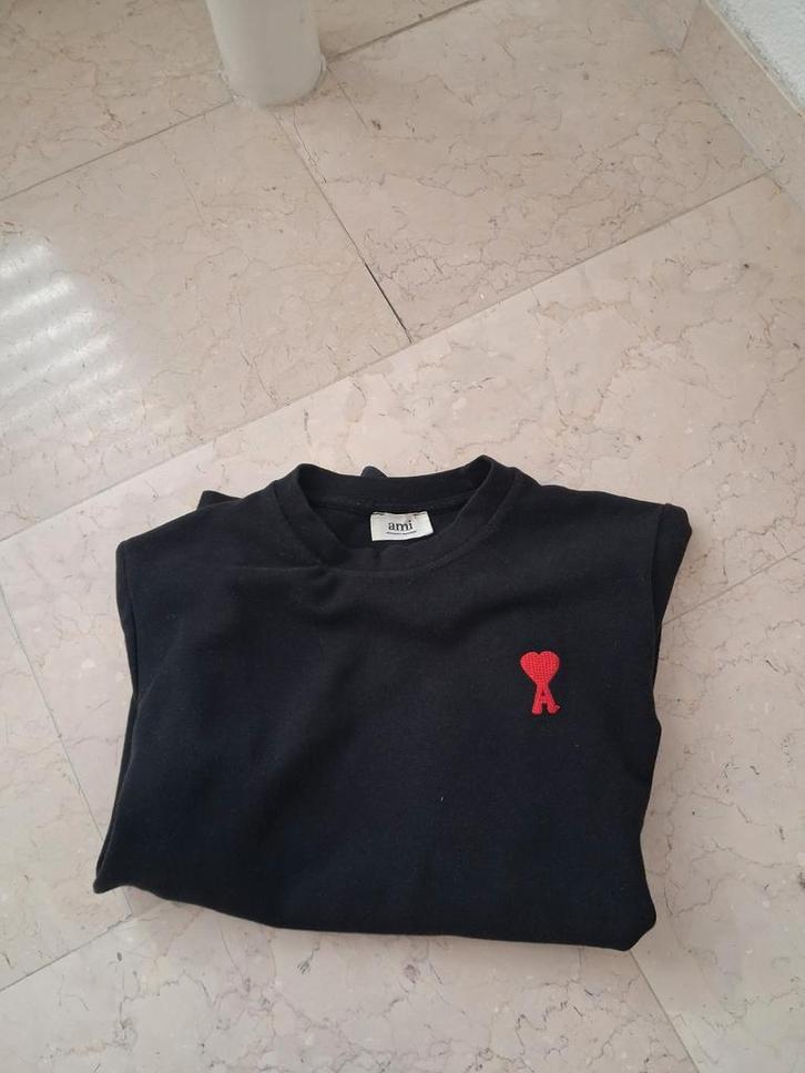 AMI Paris Trui - Zwart met Rood Hart - Maat M, Kleding | Heren, Truien en Vesten, Gedragen, Maat 48/50 (M), Zwart, Ophalen of Verzenden