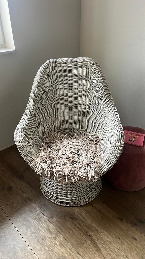 Vintage rotan pauw stoel, Ophalen, Zo goed als nieuw