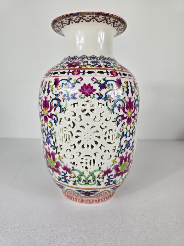Opengewerkte vaas #5 porselein Jingdezhen, 2e helft 20e eeuw, Antiek en Kunst, Antiek | Porselein, Ophalen of Verzenden