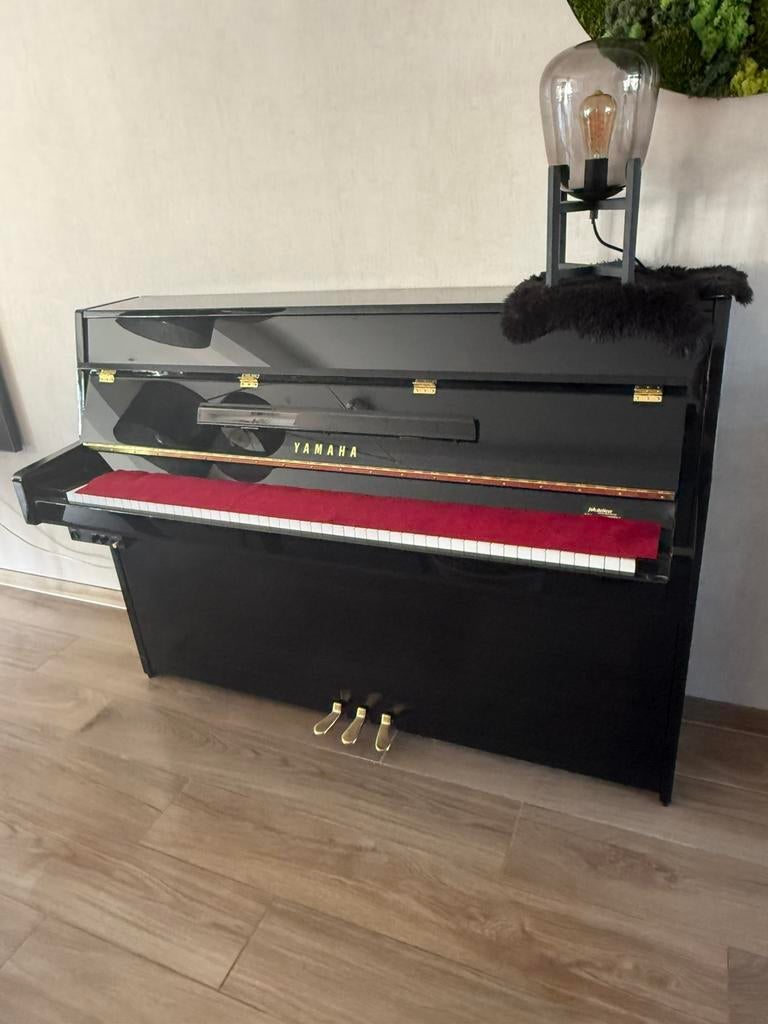 Yamaha akoestische piano met silent module 2012, Muziek en Instrumenten, Piano's, Ophalen, Zo goed als nieuw, Zwart, Digitaal