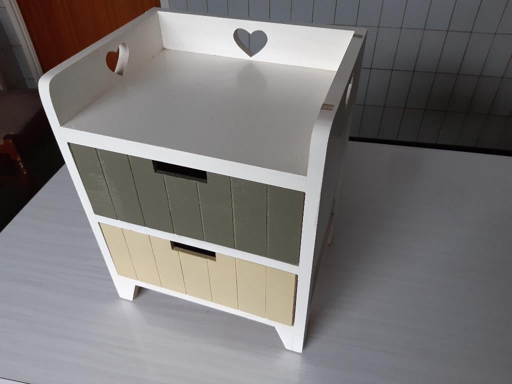 leuk wit kastje met hartjes, Huis en Inrichting, Kasten | Ladekasten, Gebruikt, Minder dan 100 cm, Minder dan 50 cm, 25 tot 50 cm