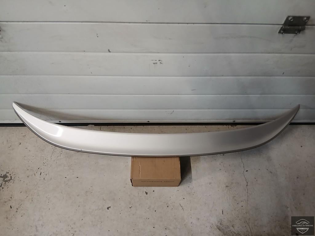 VW T-Roc Cabrio R-Line FL 21+ Achterklep Spoiler 2GC827933C, Auto-onderdelen, Gebruikt, Volkswagen, Volkswagen AG, Berliner Ring 2
38440  Wolfsburg, DE