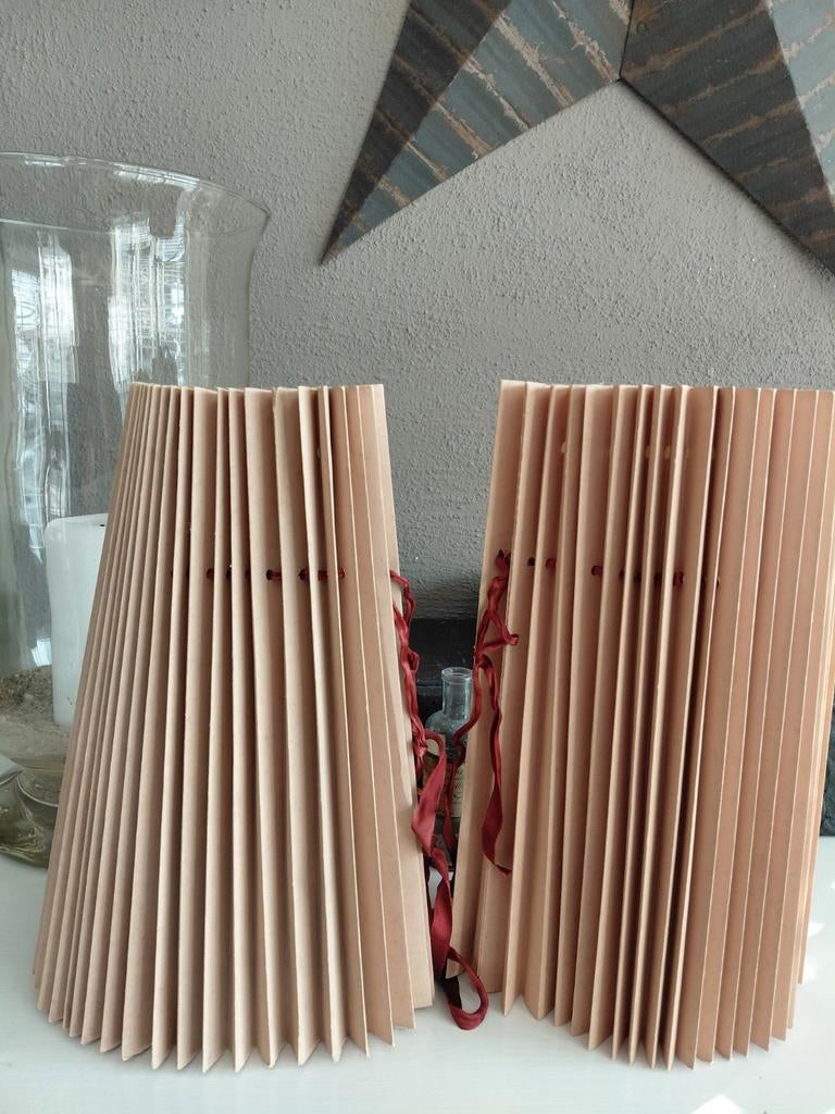 Twee Le klint lampenkappen., Huis en Inrichting, Lampen | Lampenkappen, Ophalen of Verzenden, Rond, Minder dan 25 cm