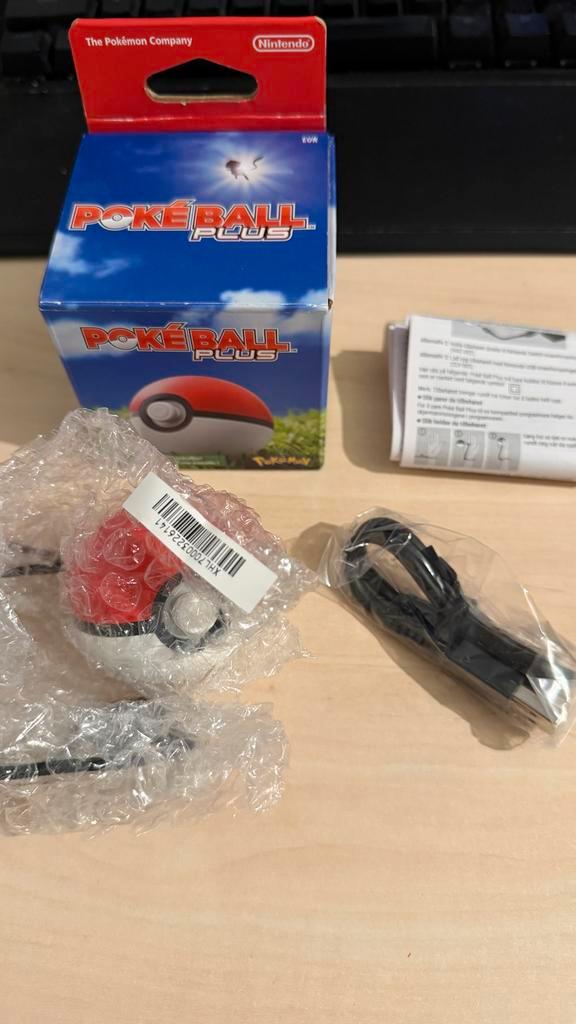 Poké Ball Plus met Mew voor Nintendo Switch - Nieuw in doos, Spelcomputers en Games, Games | Nintendo Switch, Nieuw, Role Playing Game (Rpg)