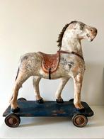 Antiek paard op wielen, Ophalen