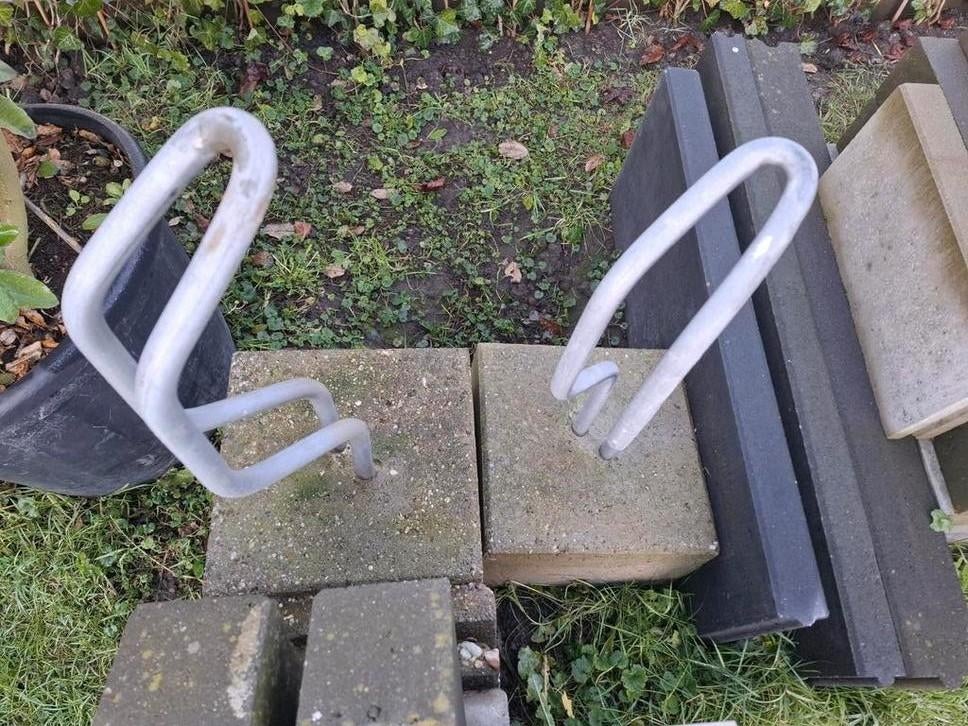 Robuuste gegalvaniseerde fietsenstandaarden met betonblok, Fietsen en Brommers, Ophalen