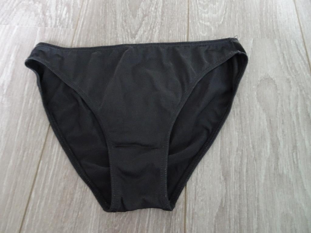 Zwarte zwembroek – maat M – stijlvol & tijdloos, Kleding | Dames, Badmode en Zwemkleding, Zwart, Bijenkorf, Nieuw, Ophalen of Verzenden