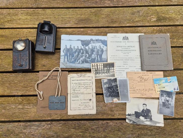 Wo2 LVA 3e luchtvaartregiment naamplaatje, foto's en meer, Verzamelen, Militaria | Tweede Wereldoorlog, Overige typen, Nederland