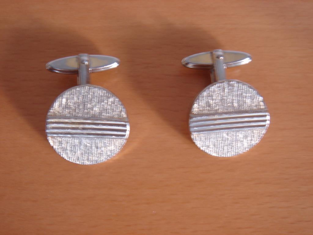 Goudkleurige manchetknopen 2 cm breed, Ophalen of Verzenden, Gebruikt, Overige materialen