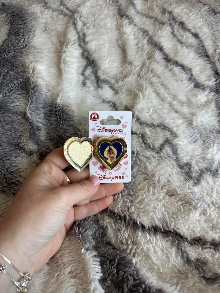 Disney Pin Aladdin Hart Medaillon Disneyland Parijs, Ophalen of Verzenden, Overige figuren, Nieuw, Overige typen