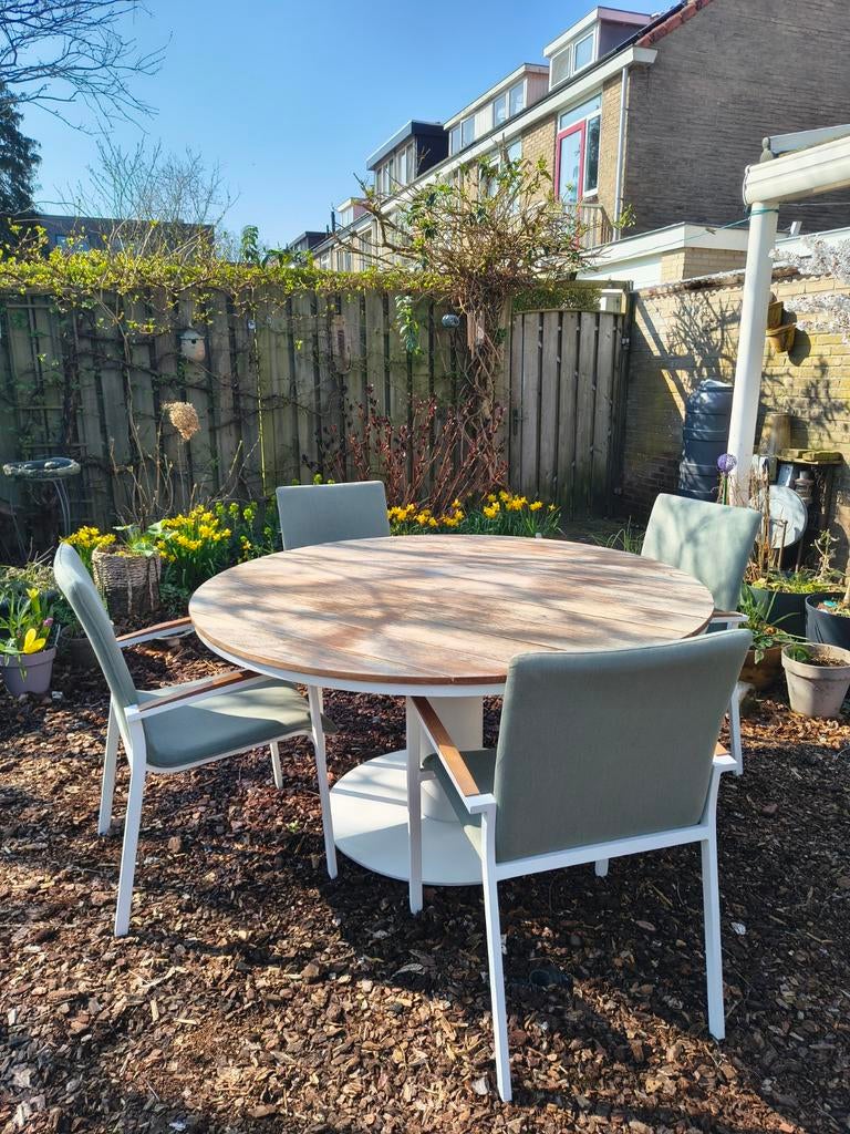 Mooie ronde buitentafel en 4 stoelen, Ophalen, Teakhout