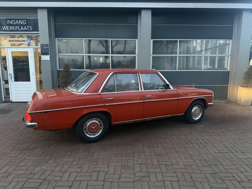 Mercedes-Benz 200-280 (W115) 220 D 1976 Belastingvrij Orgin, Auto's, Achterwielaandrijving, Beige, 60 pk, Leder en Stof