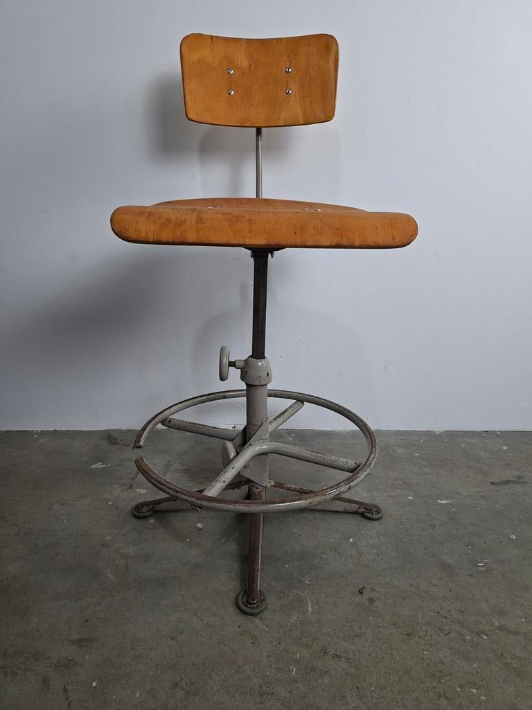 Ahrend de Cirkel Friso kramer atelierstoel, 1 kruk, Ophalen