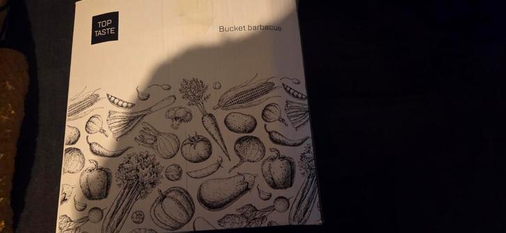 Nieuwe bucket barbecue - Compact en handig, Tuin en Terras, Houtskoolbarbecues, Nieuw, Ophalen of Verzenden