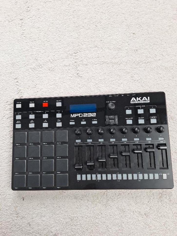 Akai Prof. MPD232 USB/MIDI-controller, Muziek en Instrumenten, Midi-apparatuur, Zo goed als nieuw, Ophalen of Verzenden
