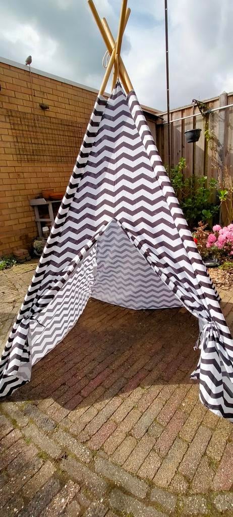 Wigwam speeltent, Ophalen, Hout