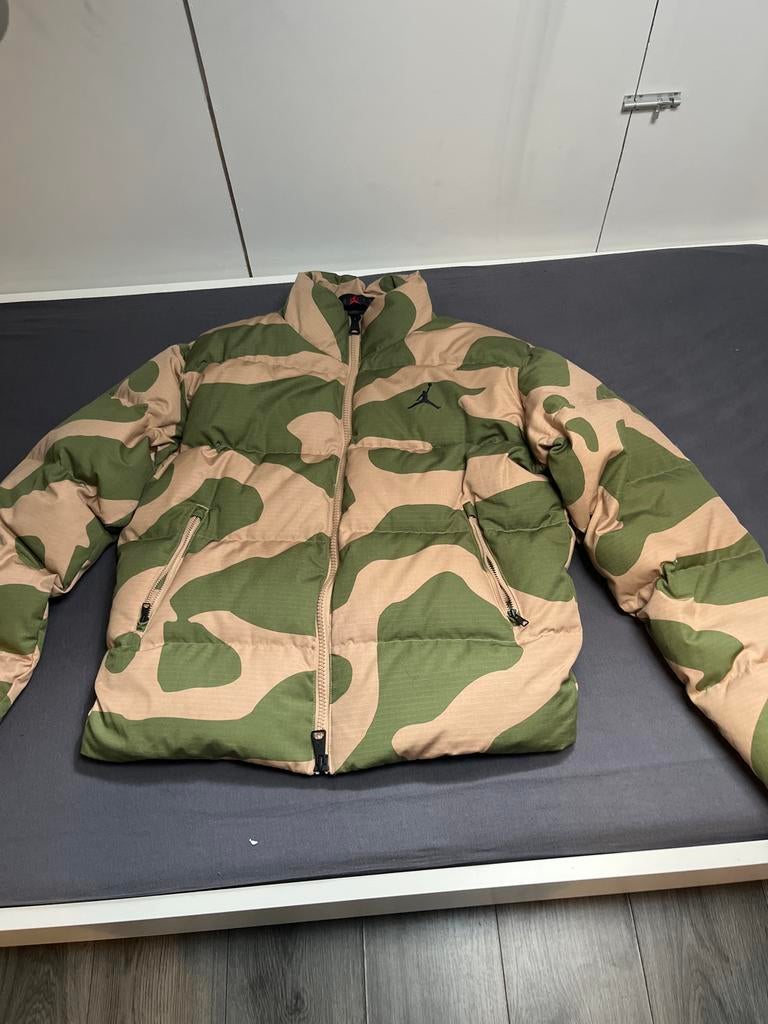 Nieuwe Jordan jas maat M - Camouflage Puffer Jacket, Kleding | Heren, Jassen | Winter, Ophalen of Verzenden, Nieuw, Maat 48/50 (M)