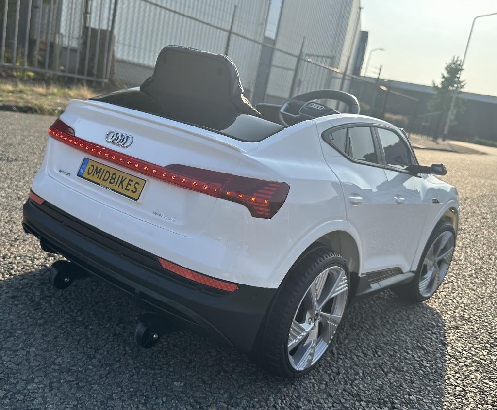 Audi E-tron 12v wit - Afstandsbediening - 4x4 - Leder - Rubb, Ophalen of Verzenden, Nieuw