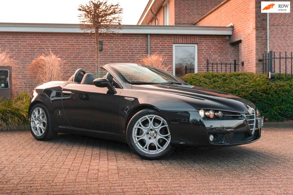 Alfa Romeo Spider 2.2 JTS 185 PK Xenon Leder BOSE Stoelverwa, Auto's, Alfa Romeo, Gebruikt, Zwart, 4 cilinders, Cabriolet