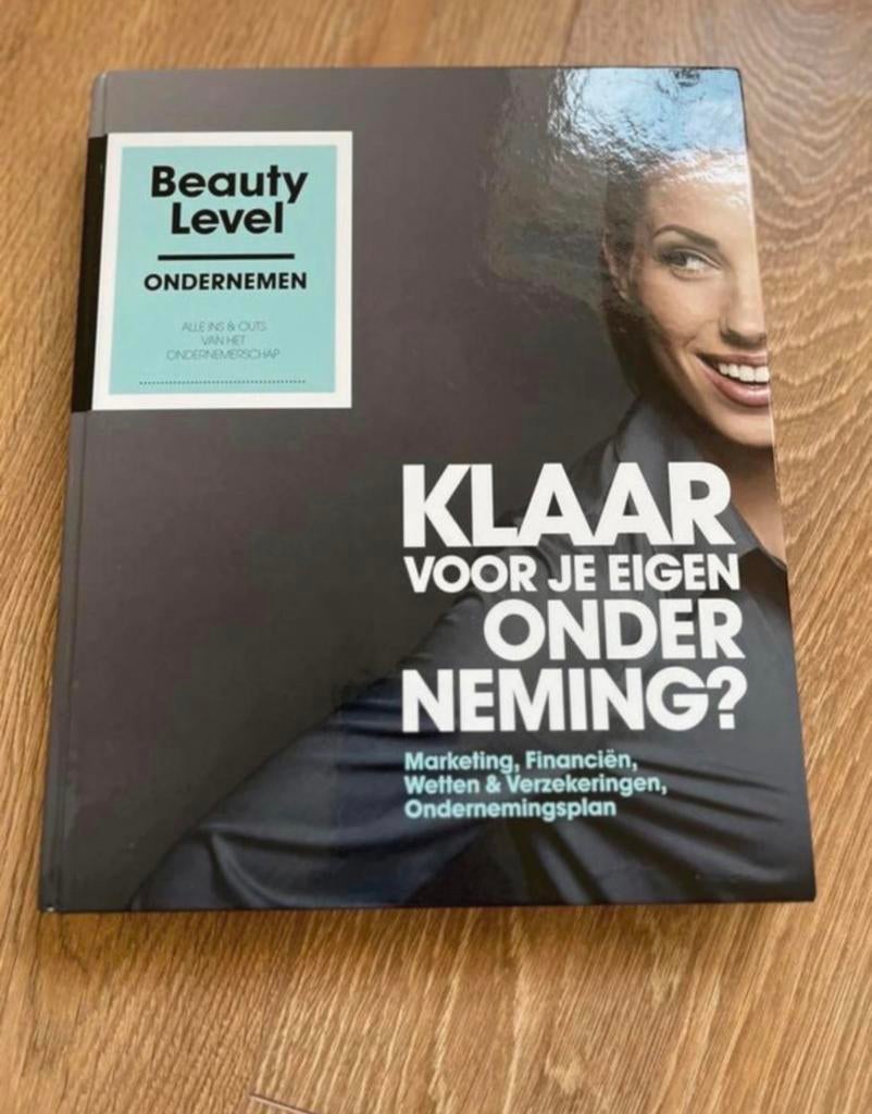 Beauty Level Ondernemen boek, Ophalen of Verzenden, Zo goed als nieuw, Economie en Marketing