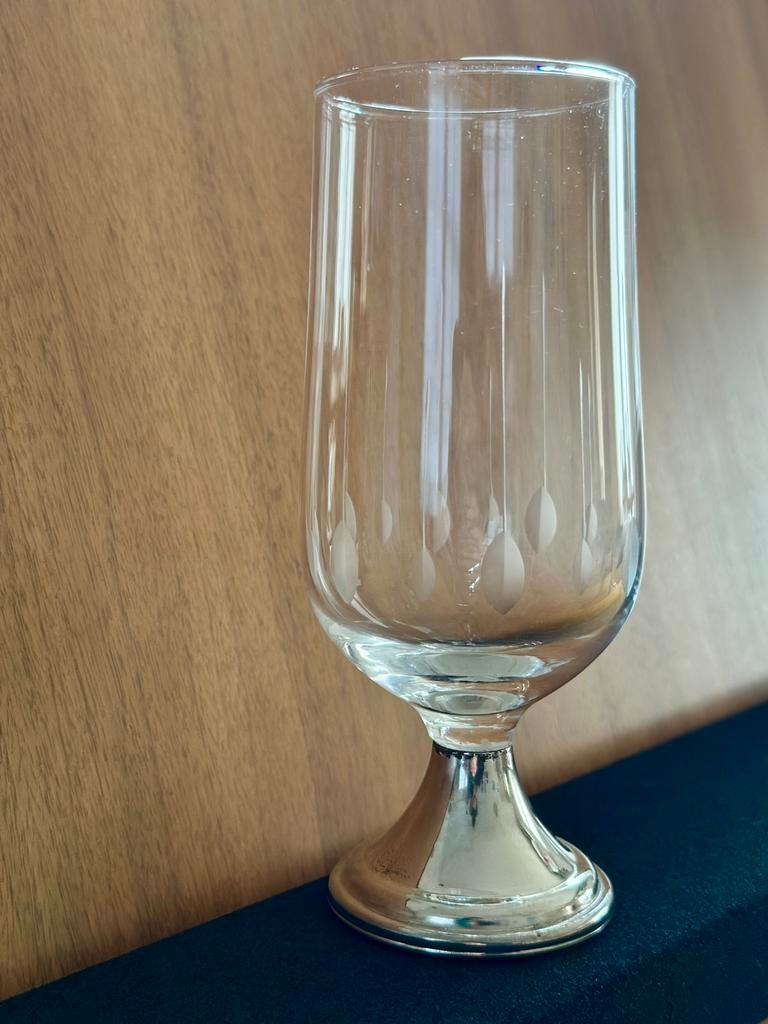 Glas op zilveren voet, Verzamelen, Glas en Borrelglaasjes, Ophalen of Verzenden, Zo goed als nieuw, Overige typen