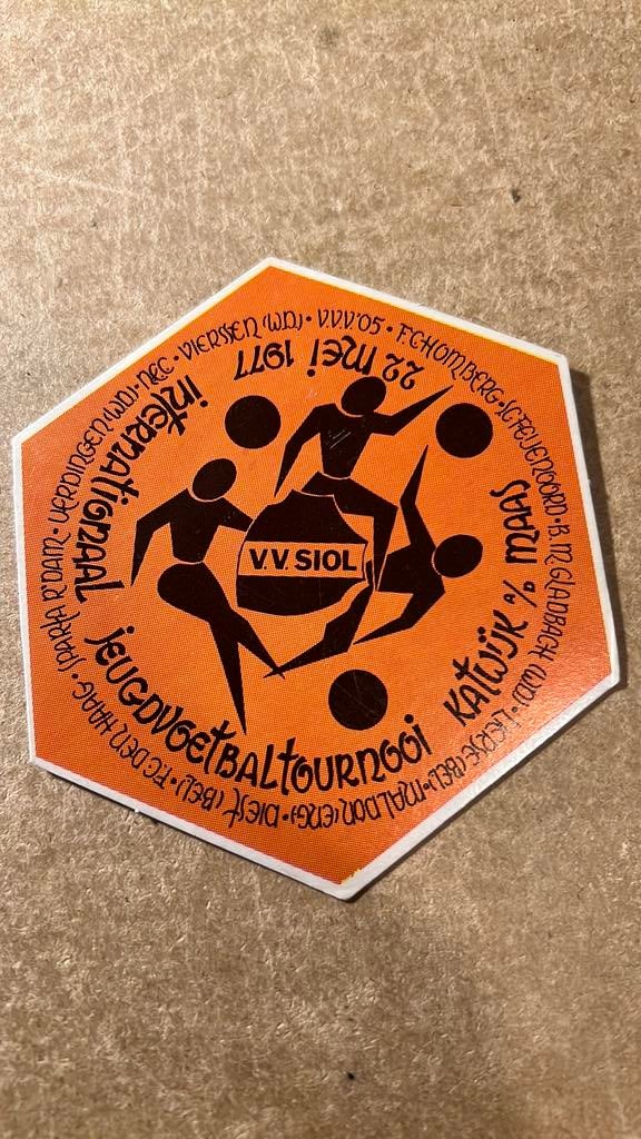 V.v.siol internationaal jeugdvoetbaltournooi katwijk ad maas, Ophalen of Verzenden, Zo goed als nieuw, Overige typen