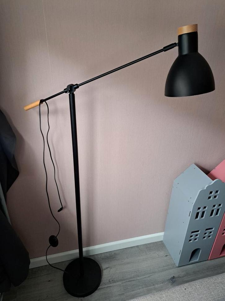 Mooie staande vloerlamp – leuk design, Huis en Inrichting, Lampen | Vloerlampen, 150 tot 200 cm, Ophalen of Verzenden