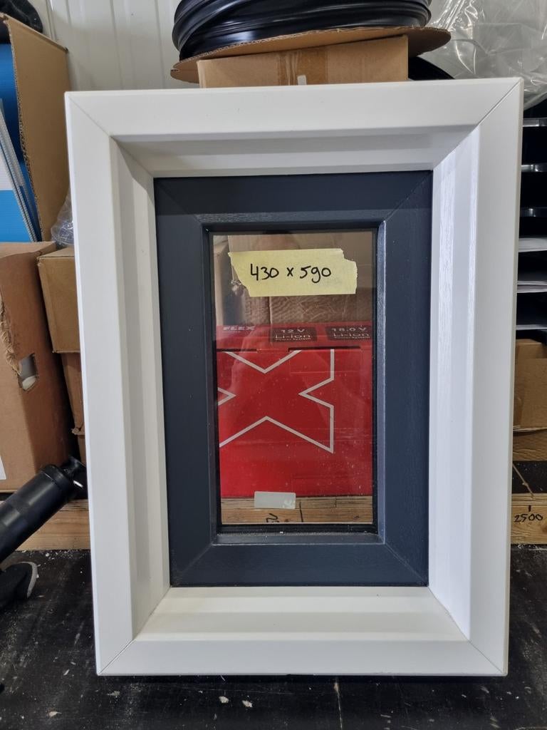 Schüco Kiepraam 430x590 mm - Wit/Antraciet Houtnerf, Doe-het-zelf en Verbouw, Glas en Ramen, Gevelraam of Ruit, Minder dan 80 cm