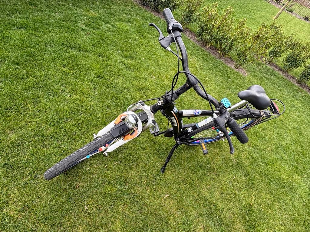 Batavus kinderfiets, 26 inch, zwart met blauwe velgen, Fietsen en Brommers, Fietsen | Kinderfietsjes, Ophalen, Gebruikt, 20 inch of meer