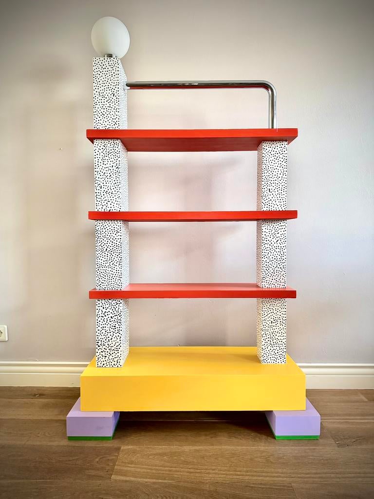 Memphis Milano stijl boekenkast met geïntegreerde lamp, Huis en Inrichting, Ophalen, Zo goed als nieuw