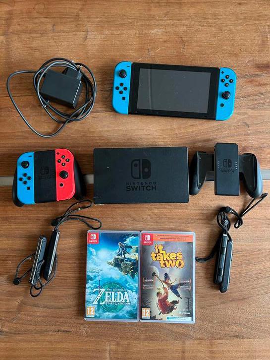 Nintendo Switch met 2 controllers en 2 spellen, Spelcomputers en Games, Games | Nintendo Switch, Gebruikt, 2 spelers, Eén computer
